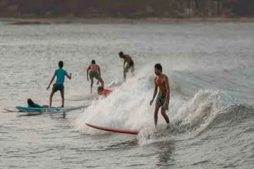 படையெடுக்கும் உல்லாசப்பயணிகள்