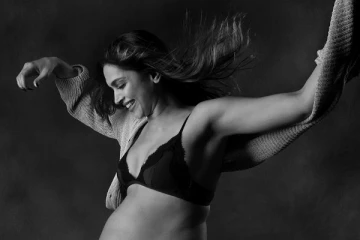 நிறைமாத கர்ப்பமாக இருக்கும் தீபிகா படுகோன்.. படுவைரல் ஆகும் போட்டோஷூட்