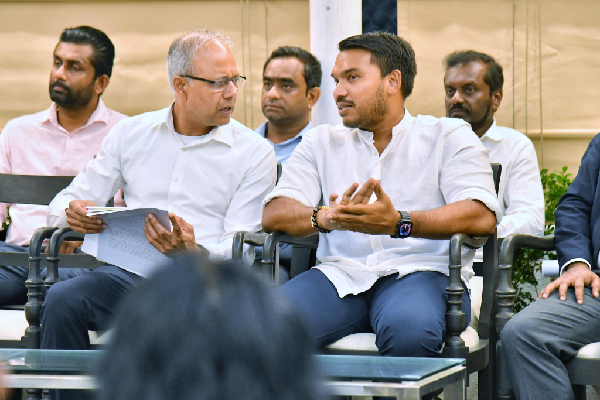 நுகேகொட பேரணி : நாமலின் கூட்டத்தை புறக்கணித்த ஐ.தேக மூத்த தலைவர்கள் | Unp Pohottuwa Meeting Absence Senior Unp Leaders நுகேகொட பேரணி : நாமலின் கூட்டத்தை புறக்கணித்த ஐ.தேக மூத்த தலைவர்கள் | Unp Pohottuwa Meeting Absence Senior Unp Leaders