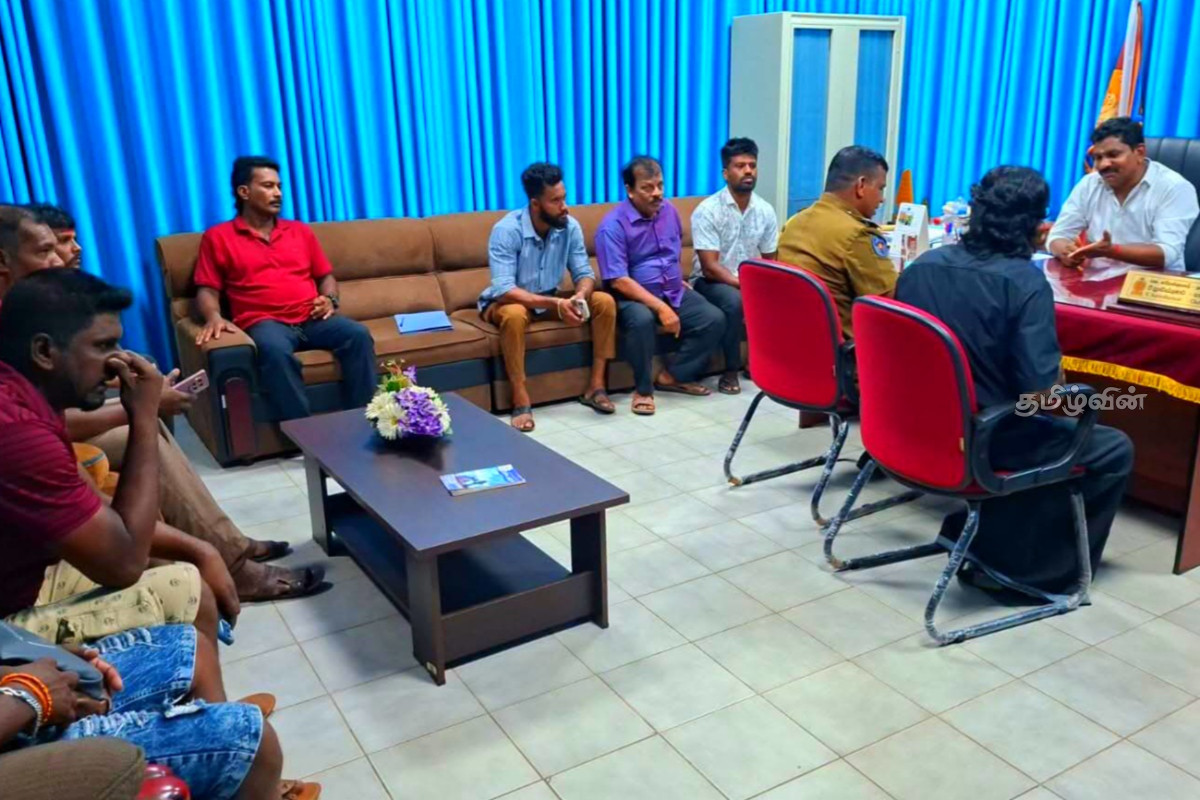 தமிழர் பகுதியில் PickMe கட்டண முறைக்கு எதிராக முச்சக்கர வண்டி சாரதிகள் போராட்டம் | Three Wheeler Drivers Protest Against Pickme