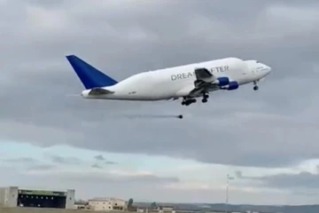 விமானம் புறப்பட்ட சிறிது நேரத்தில் கழன்று விழுந்த சக்கரம்: அதிர்ச்சியை ஏற்படுத்தியுள்ள ஒரு வீடியோ...