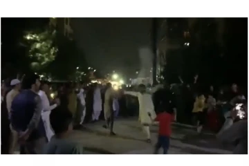 இலங்கையிடம் தோற்றுப்போன பாகிஸ்தான் அணி... - பட்டாசு வெடித்து கொண்டாடிய ஆப்கானிஸ்தானியர் - வைரலாகும் வீடியோ