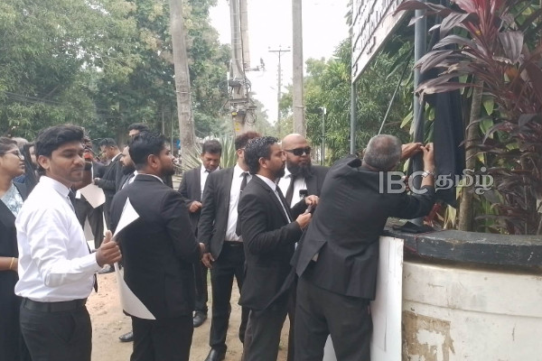 நாடளாவிய ரீதியில் நீதிமன்ற நடவடிக்கைகளிலிருந்து விலகிய சட்டத்தரணிகள் | Lawyers Who Withdrew From Court Proceedings