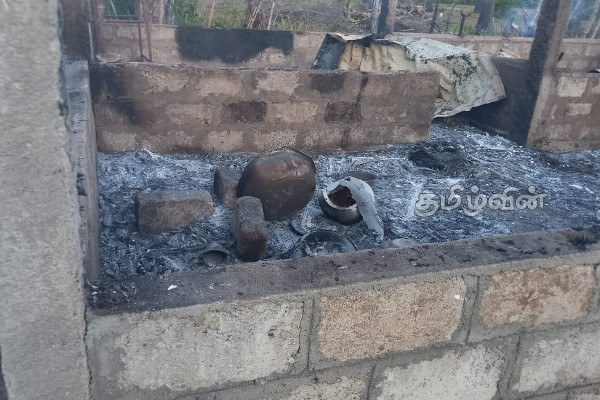 யாழில் தீயில் கருகி முற்றாக சேதமடைந்த வீடு (Photos) | The House Completely Destroyed By Fire Jaffna