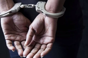 கணவனை பிரிந்து வாழ்ந்த ஆசிரியை..17 வயது மாணவருடன் காதலால் மாயம்..போக்ஸோவில் கைது