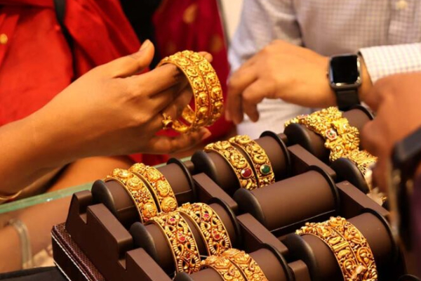 ஒரே நாளில் இருமுறை தங்கம் விலை சரிவு; நகைப்பிரியர்கள் இரட்டிப்பு மகிழ்ச்சி! | Today Gold Prices Fall Twice In One Day Srilanka