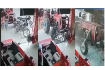 Viral Video : ஒரு வேளை பேய்யா இருக்குமோ... ஆளே இல்லாமல் ஓடிய டிராக்டர்... - மக்கள் ஓட்டம்....!