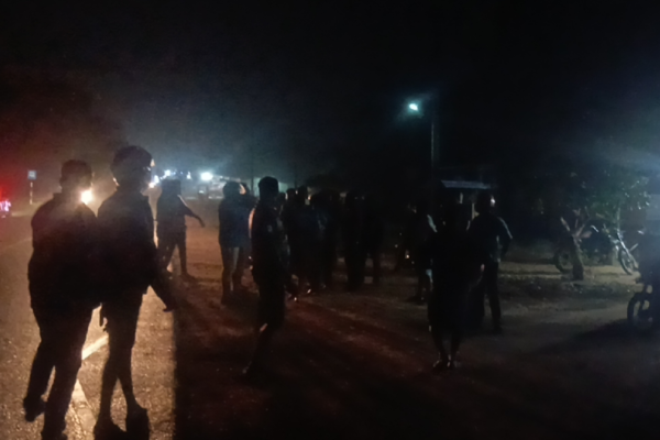 தமிழர் பகுதியில் பேருந்து மீது கல்வீச்சு தாக்குதல் ; நடுவீதியில் நின்ற பயணிகள் | Stone Pelting Attack On Private Bus In Kilinochchi