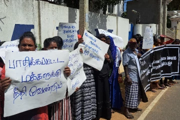 யாழில் போர்க் குற்றங்களுக்கு சர்வதேச நீதி கோரி கவனயீர்ப்புப் போராட்டம் (Photos)