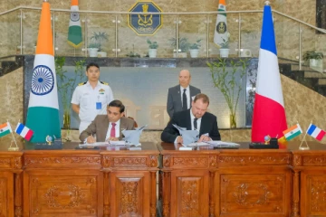 போர் பதற்றம் ; பிரான்ஸிடம் இருந்து 26 ரபேல் போர் விமானங்கள் வாங்க ஒப்பந்தம்