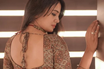 VJ அஞ்சனா சேலையில் அழகிய போட்டோஷூட்