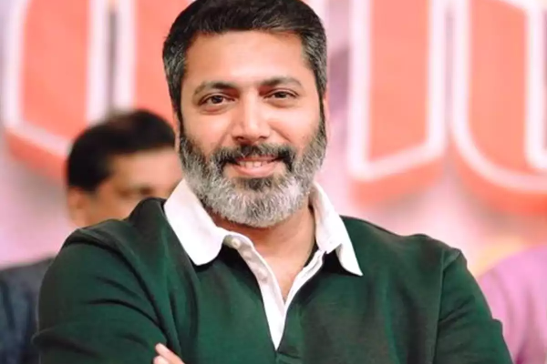 இந்த புகைப்படத்தில் இருக்கும் தமிழ் சினிமாவின் முன்னணி நடிகர் யார் தெரியுமா.. இதோ | Popular Top Actor Childhood Photo