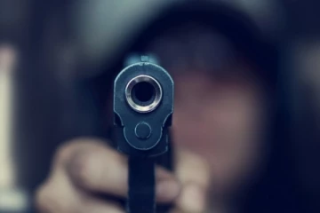 වෙඩි තැබීමකින් පුද්ගලයින් තිදෙනෙකු රෝහල් ගත කෙරේ