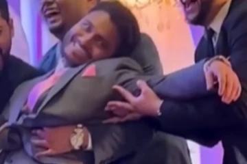 எமோஷனலான மாப்பிள்ளை...அழகு சிலையாய் வந்த பெண்ணின் வேறலெவல் ரியக்சன்!