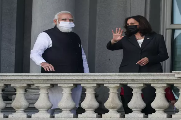 கமலா ஹாரிஸை சந்தித்து பேசினார் பிரதமர் மோடி : இந்தியாவுக்கு வர அழைப்பு | World Viral News