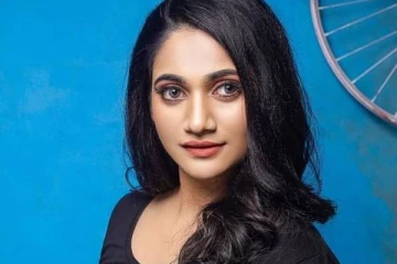 முன்னணி நடிகைகளையே மிஞ்சுமளவு செம மாடர்ன் உடையில் போட்டோ ஷூட், லாஸ்லியாவின் லேட்டஸ்ட் போட்டோஸ்