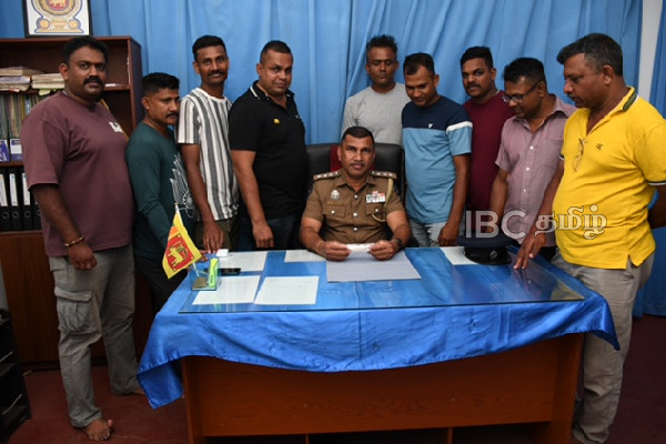 காவல்துறைக்கு கிடைத்த இரகசிய தகவல் : மட்டக்களப்பில் இருவர் வசமாக சிக்கினர் | Two Arrested By Police In Batticaloa