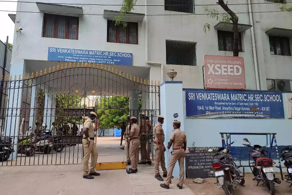 பள்ளி வாகனம் மோதி சிறுவன் உயிரிழந்த வழக்கில் பள்ளி ஊழியர்களுக்கு 15 நாள் நீதிமன்ற காவல்..! - தமிழ்நாடு