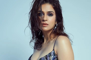 ஷ்ரத்தா தாஸ் உச்சகட்ட கிளாமர் போட்டோஷூட்