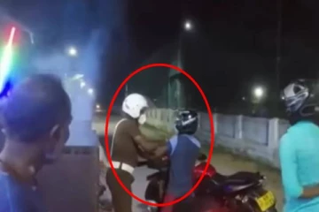 இளைஞர்கள் மீது கைவைத்த பொலிஸ் அதிகாரிக்கு நேர்ந்த கதி!