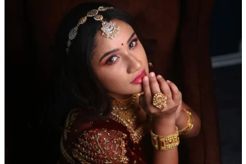 முக்கிய பிரபலத்தோடு நெருக்கத்தில் ரவீனா; காதலா? ஃபோட்டோவால் சலசலப்பு