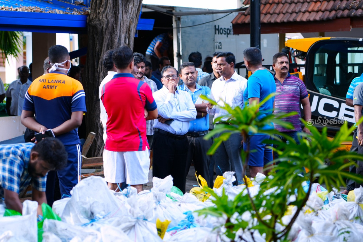 யாழ்ப்பாணம் நோக்கி விரையும் 9 பாரவூர்திகள் - நோயாளர்களுக்கு விடுக்கப்பட்ட அறிவுறுத்தல் | 9 Ferries Rushing Towards Jaffna