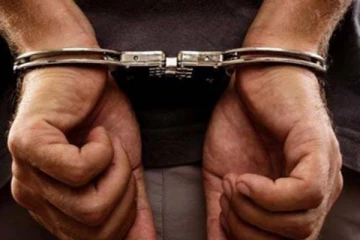 கட்டடம் நிர்மாணிப்பதில் முரண்பாடு ; தலைமறைவாகிய நகைக்கடை உரிமையாளர் கைது