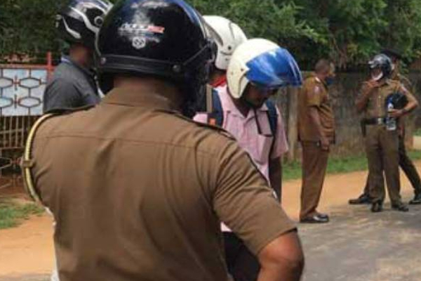 யாழில் மோட்டார் சைக்கிளில் பயணித்துகொண்டிருந்த இளம் தாய்க்கு நடந்த அதிர்ச்சி சம்பவம் | Thieves Gold Chain Cut Escaped Young Mother Jaffna