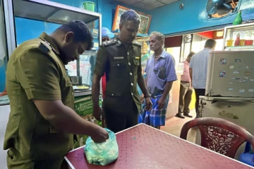 கோழி இறைச்சியில் புளுக்கள்; வவுனியா உணவகத்தில் அதிரடி சோதனை