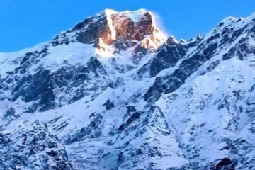 இமயமலையில் ஏற்பட்ட பனிச்சரிவில் சிக்கி 26 பேர் உயிரிழப்பு! தேடும் பணி தீவிரம்