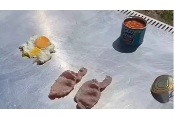 சூரிய ஒளி வெப்பத்தை கொண்டு இறைச்சியை சமைக்கும் நபர் - வைரலாகும் புகைப்படம்! காரணம் என்ன?