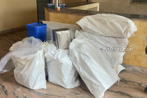 சட்டவிரோதமாக இலங்கைக்குள் கொண்டு வரவிருந்த 620 கிலோ கிராம் முந்திரி பருப்பு மீட்பு: ஒருவர் கைது! | Smuggled Into Sri Lanka Recovered சட்டவிரோதமாக இலங்கைக்குள் கொண்டு வரவிருந்த 620 கிலோ கிராம் முந்திரி பருப்பு மீட்பு: ஒருவர் கைது! | Smuggled Into Sri Lanka Recovered