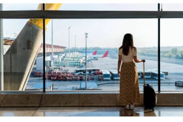 விமானம் ரத்தானதால் 51 வயது பெண்ணுக்கு அடித்த கோடீஸ்வர அதிர்ஷ்டம்! ஒரே நாளில் வாழ்க்கையே மாறி போன சம்பவம்