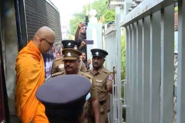 நீதிமன்றில் இருந்து வெளியேறிய கஸ்ஸப தேரர் | Venerable Kassapa Thero Leaves The Court