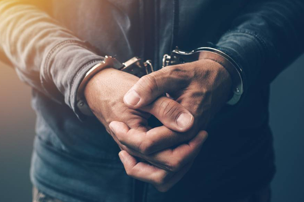 போலி நாணயத்தாள்களை வைத்திருந்த பட்டதாரி மாணவன் கைது! | Graduate Arrested With 5000 Fake Currency Notes 65