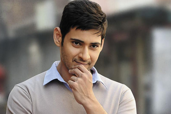 இந்த புகைப்படத்தில் இருக்கும் முன்னணி நடிகர் யார் தெரியுமா, இதோ பாருங்க | Superstar Actor Childhood Photo