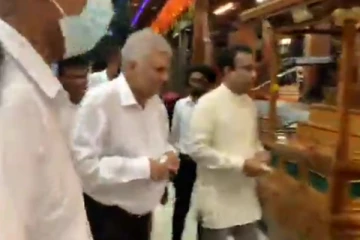 නව ජනපති රනිල් ගංගාරාම විහාරය වැදපුදා ගනී..! එම අව්ස්ථාවේ දර්ශන.(.VIDEO)