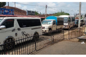 டீசலை பெற்றுக் கொள்வதற்காக மக்கள் நீண்ட வரிசை: 150 பேருக்கு மட்டுமே டோக்கன் (Photos)