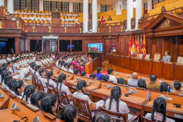 இராஜசிங்க மத்திய கல்லூரி மாணவிகள் ஜனாதிபதி அலுவலகத்திற்கு வருகை