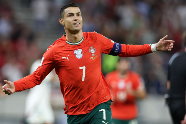 2025 ஆம் ஆண்டில் அதிகம் சம்பாதித்த விளையாட்டு வீரர்கள் - ரூ.2349 கோடிகளுடன் முதலிடத்தில் யார்? | 2025 Highest Paid Athlets Messi Tops With 260Mn