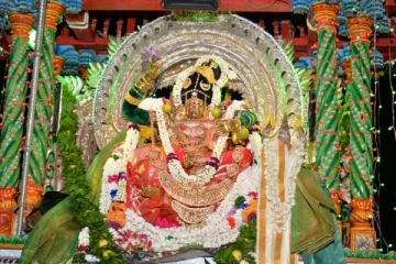 வானில் பறந்த புகைக்குண்டுகள்.. யாழில் பிரம்மாண்டமாக இடம்பெற்ற இந்திர விழா