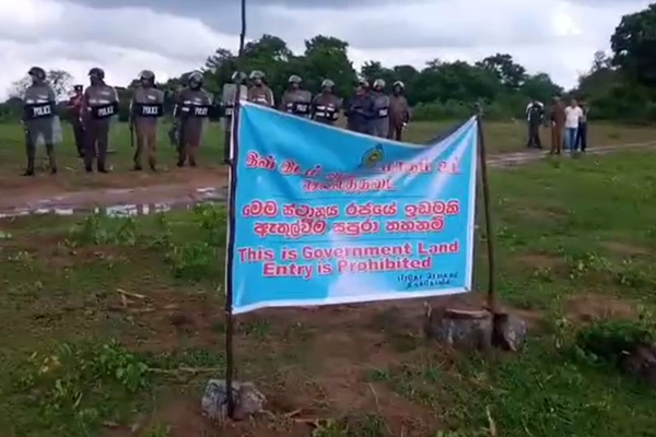 கஞ்சிகுடியாறு மாவீரர் துயிலுமில்லத்தில் குழப்பத்தை ஏற்படு்த்திய காவல்துறை(படங்கள்) | Police Are Disturbed Maaveerar Remembering Day