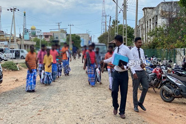 மன்னாரில் கைதான இந்திய கடற்றொழிலாளர்கள்: நீதிமன்றம் பிறப்பித்த உத்தரவு (Photos) | Indian Fishermen Arrested Mannar