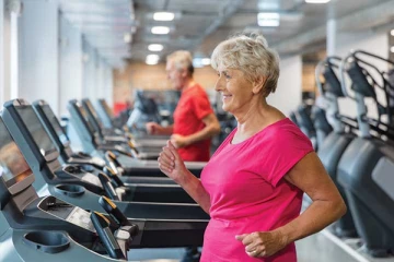 உங்களுக்கு 60 வயதுக்கு மேல் ஆகிட்டா? அப்போ கண்டிப்பாக இந்த உடற்பயிற்சியை தினசரி செய்திடுங்க