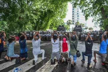 අරගලයේ සංඥා භාෂාවන් හඳුනාගන්න.