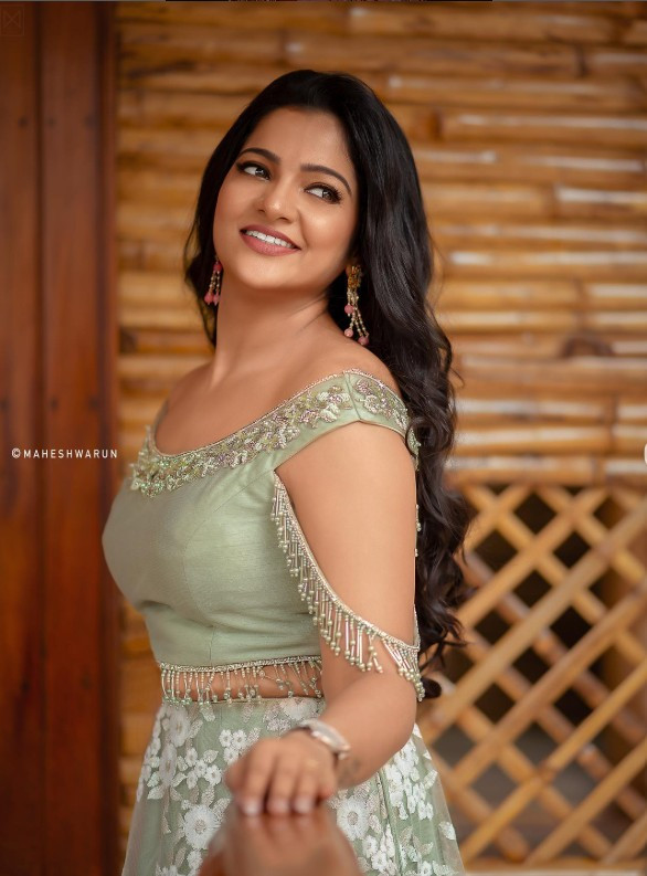 முல்லையாக மக்கள் மனதில் வாழும் மறைந்த சீரியல் நடிகை சித்ராவின் அழகிய போட்டோஸ் 3 Gallery