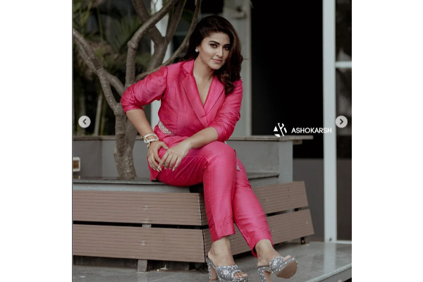 நடிகை சினேகாவின் பிறந்தநாள் கொண்டாட்டம், மகன் மற்றும் மகளுடன் இருக்கும் லேட்டஸ்ட் போட்டோ | Sneha Birthday Celebration