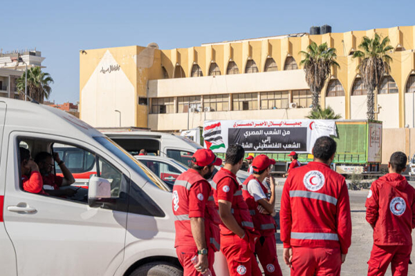 காஸா எல்லையில் காத்திருக்கும் நிவாரணப் பொருள்கள்! | Relief Items Waiting At The Gaza Border
