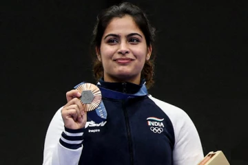 பாரிஸ் ஒலிம்பிக் 2024ல் இந்தியாவுக்கு முதல் பதக்கம்: வெண்கலம் வென்றார் மனு பாக்கர்!