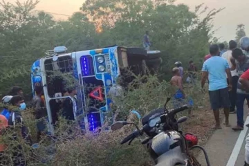 முல்லைத்தீவில் கோர விபத்து; ஒருவர் பலி; 21 பேரின் நிலை!